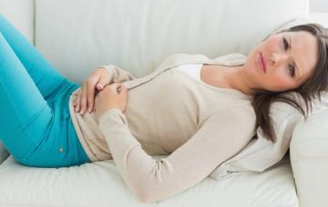 Síntomas de los pólipos uterinos Mujer con síntomas de pólipos uterinos