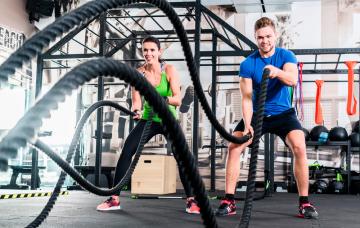Entrenamiento con battle ropes Entrenamiento con battle ropes