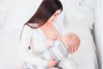 Caquitas bebé con lactancia materna
