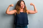 Mujer menopáusica haciendo ejercicio Beneficios del ejercicio en la menopausia