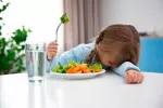 Qué hacer si tu hijo se niega a comer verduras Niño se niega a comer verduras