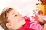 Síntomas de la escarlatina Niña con síntomas de la escarlatina