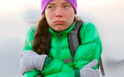 Qué es la hipotermia Mujer con hipotermia