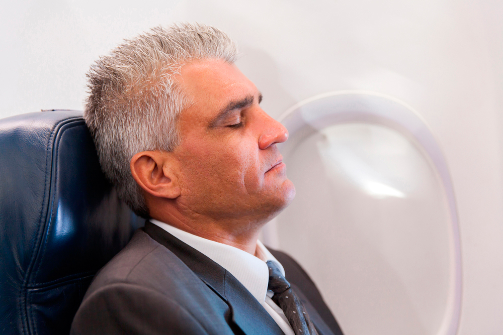 Cómo superar el miedo a volar Pasajero relajado durante el vuelo