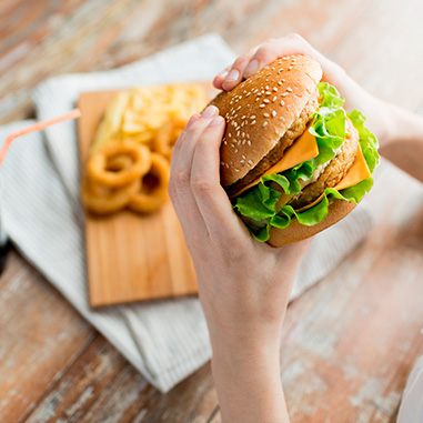Limita el consumo de fast food