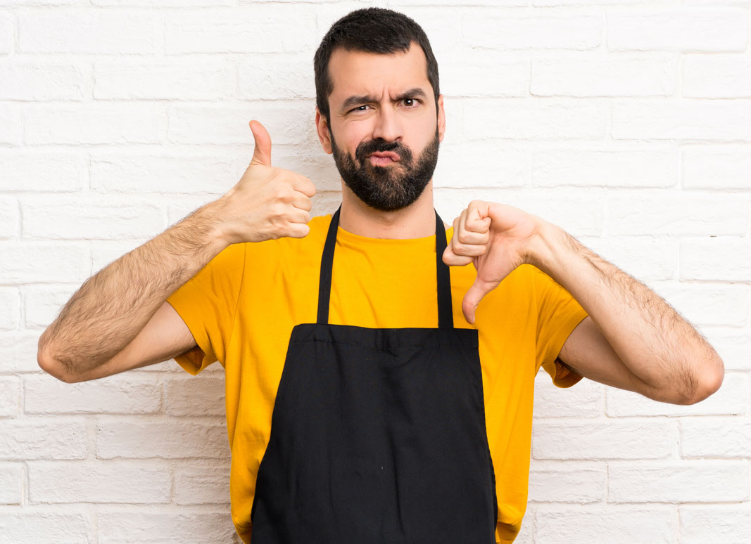 Chico indeciso ¿Por qué nos cuesta tomar decisiones?