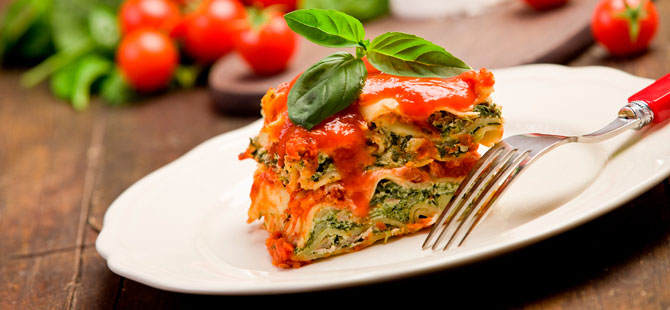 Lasaña de verduras gratinada con queso