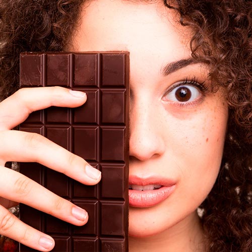 Comer chocolate favorece el acné