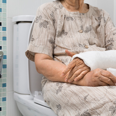 Mejorar la postura en el inodoro