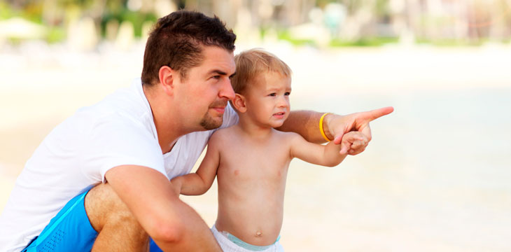 Padre e hijo hablando