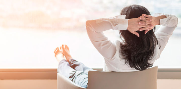 Mujer sin problemas y feliz
