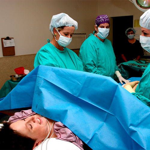 La cesárea es una operación sencilla que ahorra trabajo