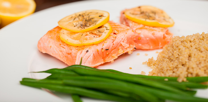 Cuscús con judías verdes y salmón a la plancha