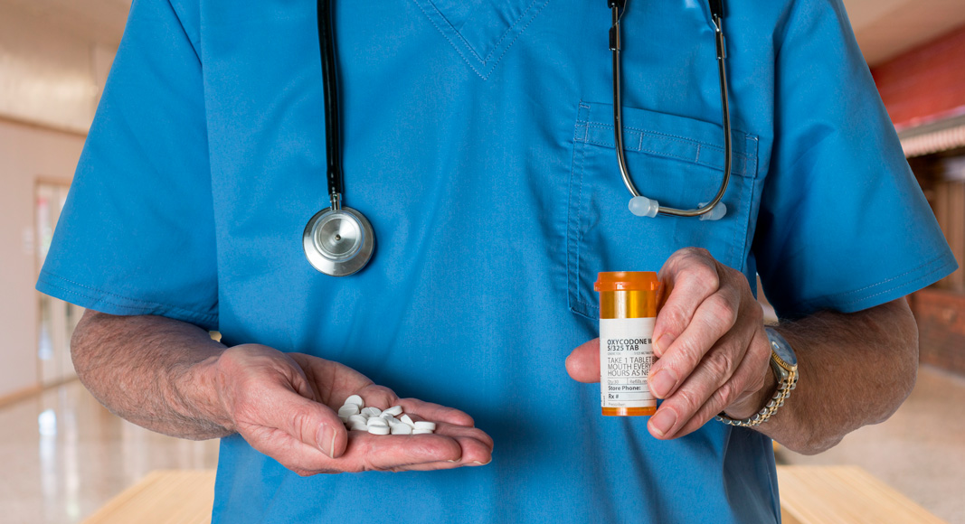 Médico y opiáceos
