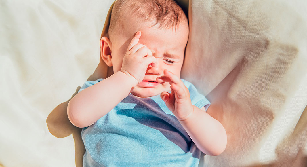 Bebé dándole el sol