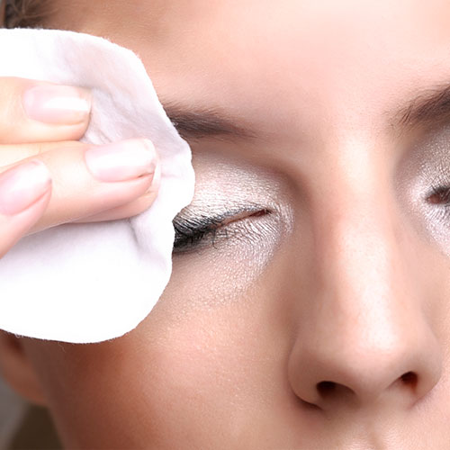 Ojeras Desmaquillarse los ojos para evitar las ojeras