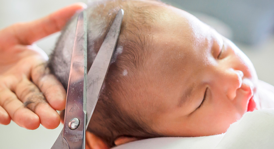 Si le cortas el pelo, le crecerá más fuerte