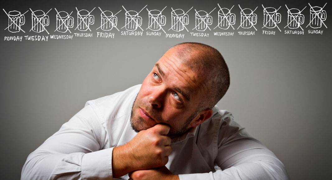 Hombre con el síndrome de abstinencia