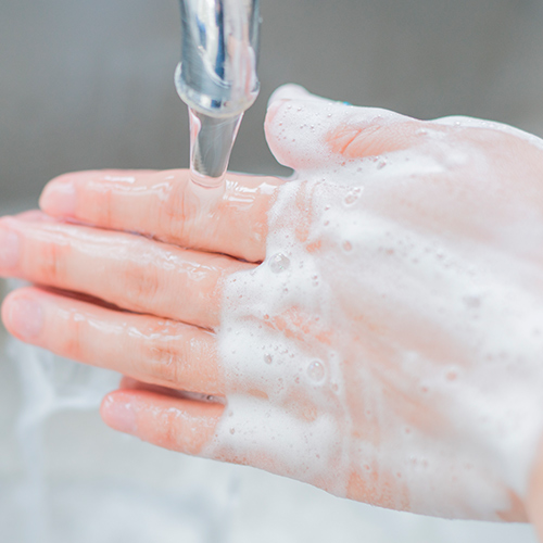 Lave as mãos para evitar o coronavírus
