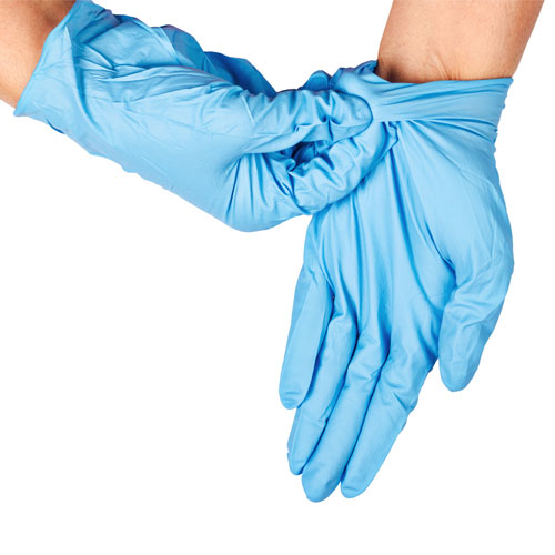 Cómo quitarse los guantes desechables correctamente: paso 1