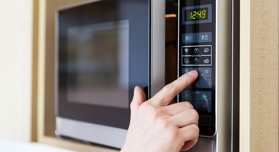 Métodos para desinfectar las mascarillas y poder reutilizarlas: microondas