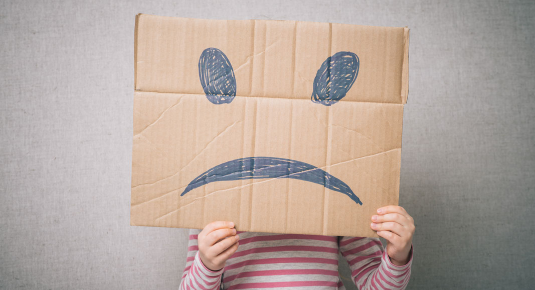 Niño con problemas de depresión