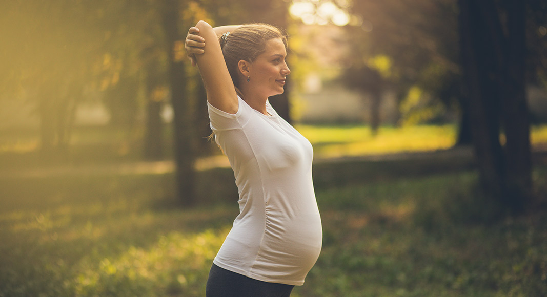 Qué hacer para eliminar los gases en el embarazo: cambiar de postura
