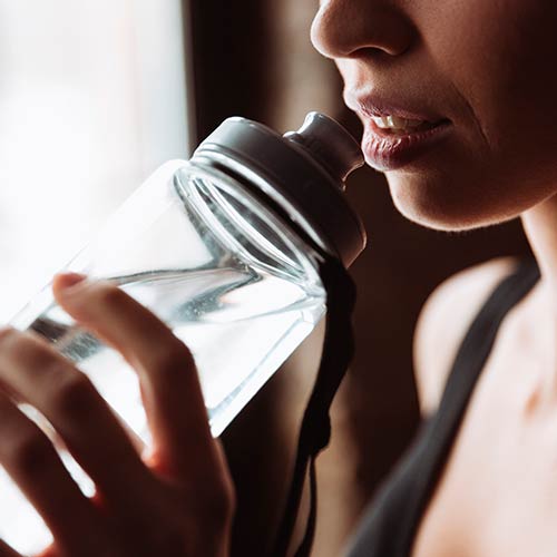 Material necesario para practicar Ballet Fit: botella de agua