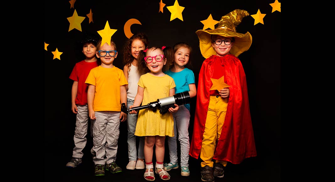 Niños en una obra de teatro