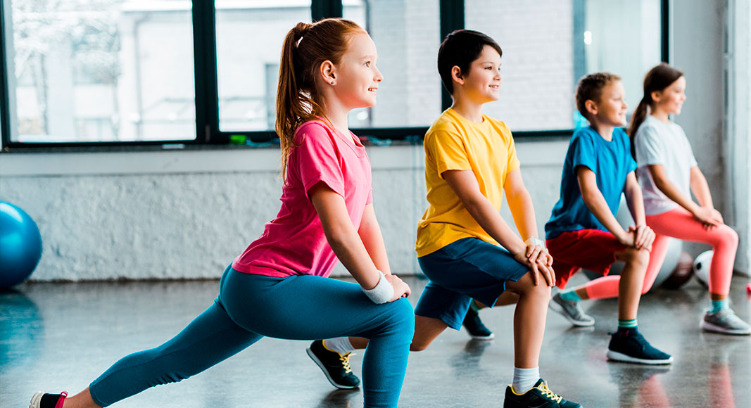 Calentamiento en una clase de baile para niños