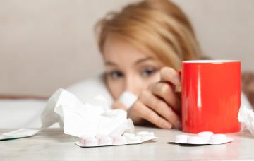 Beber líquidos para el tratamiento de la gripe
