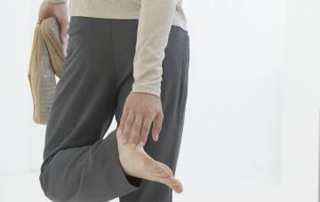 Astilla clavada en el pie Cuerpos extraños en la piel