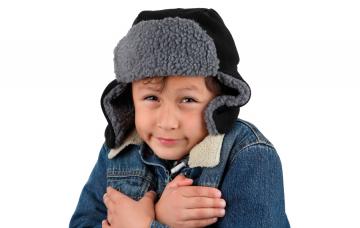 Qué hacer en caso de hipotermia Niño abrigado con síntomas de hipotermia