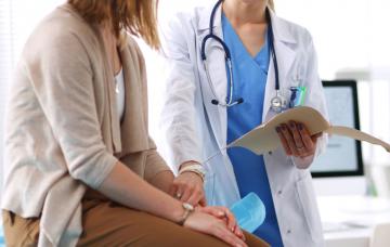 Médico hace recomendaciones para la fibromialgia