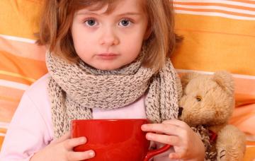 Síntomas del catarro Niña con síntomas del catarro