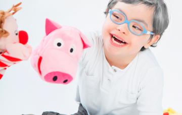 Niño con síntomas y signos del síndrome de Angelman