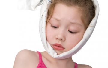 Niña tratada de paperas