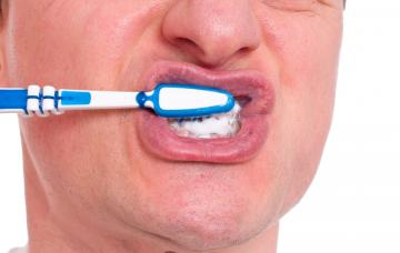 Causas de la neuralgia del trigémino Cepillarse los dientes puede desencadenar la neuralgia del trigémino