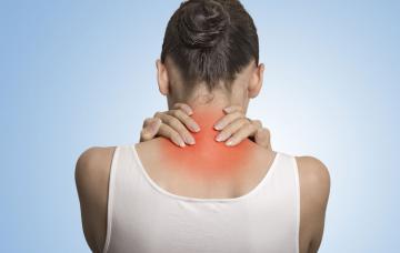 Experto realiza un diagnóstico de fibromialgia