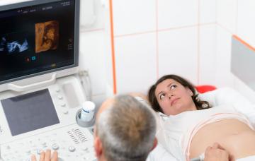 Diagnóstico prenatal del síndrome de Down Embarazada se realiza un diagnóstico prenatal del síndrome de Down