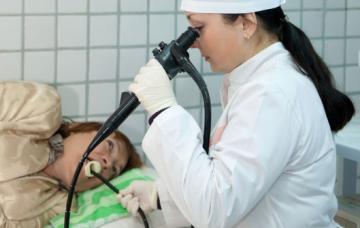 Una paciente es sometida a una endoscopia digestiva alta