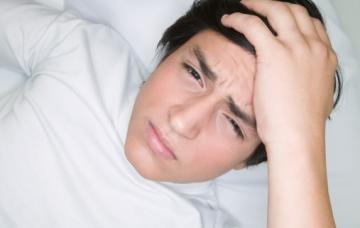 Persona con síntomas de sufrir un corte de digestión