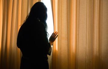 Mujer con agorafobia Qué es la agorafobia