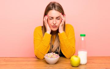 Mujer con migraña