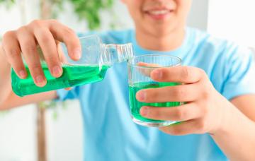 Enjuagues bucales: guía de uso de los colutorios