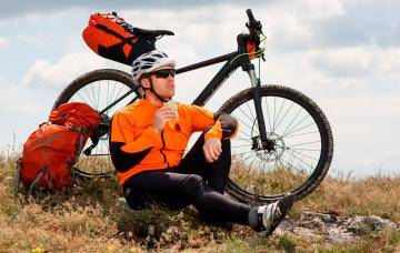 Dieta del ciclista Ciclista comiendo