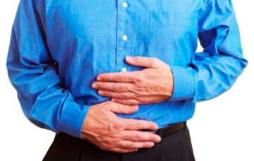 Qué es la diverticulosis Hombre con diverticulosis