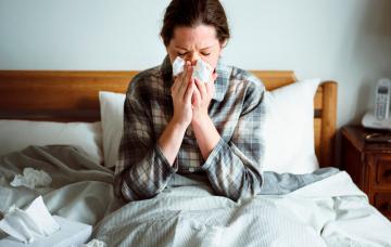 Mujer con gripe