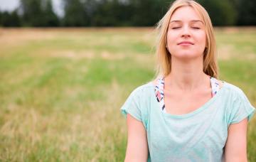 Ho’oponopono Chica realizando terapia ho’oponopono