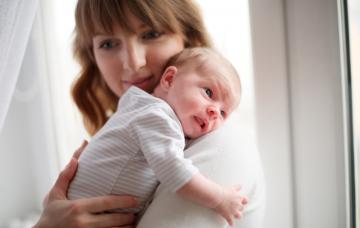 Madre con su bebé recién nacido